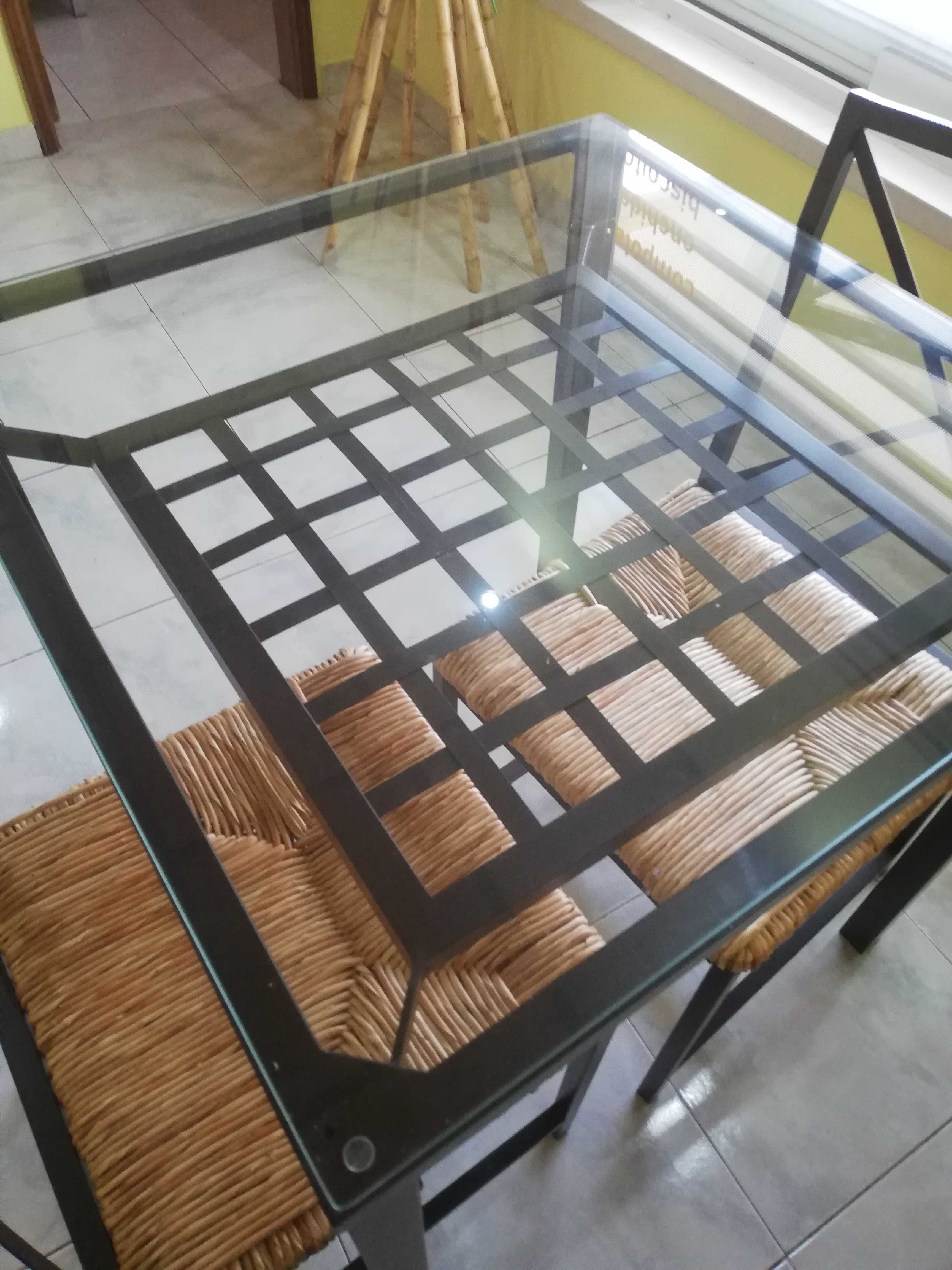 Vendo mesa + cadeiras