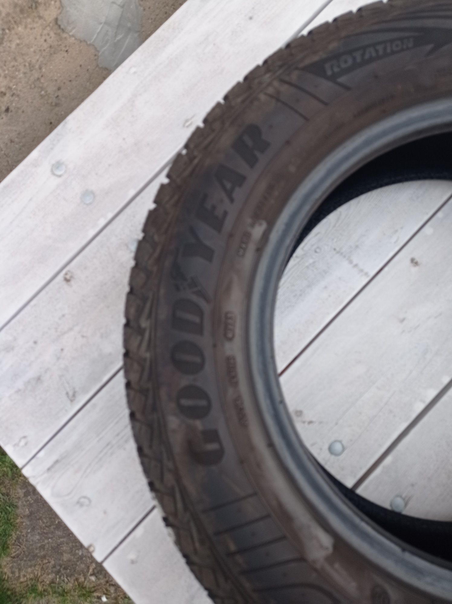 Opony całoroczne Goodyear Vector 4Seasons 185/70 R14