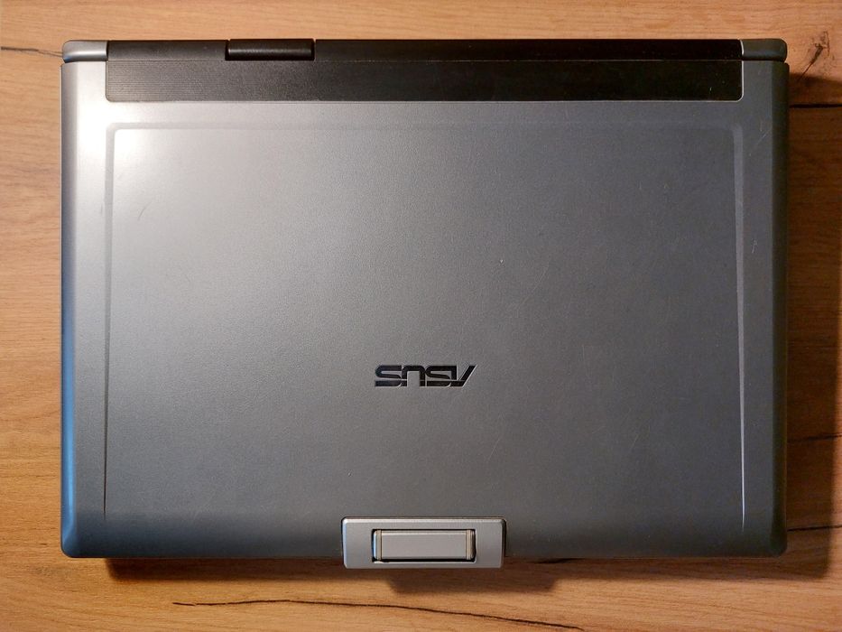 Ноутбук Asus F5R полностью работающий и исправный.