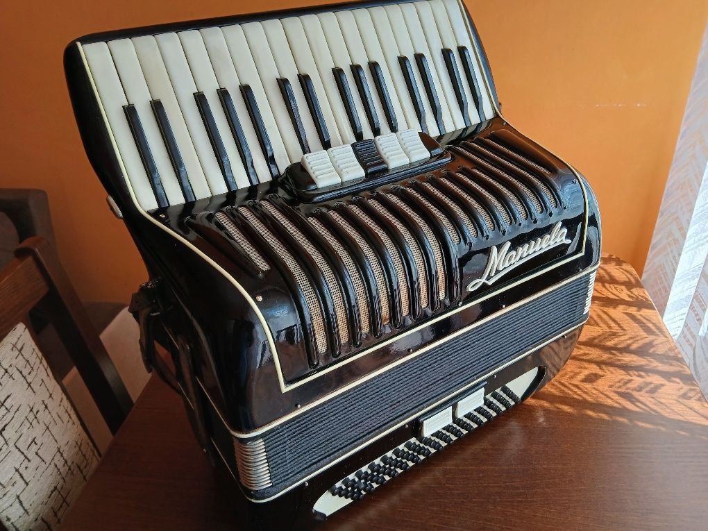 akordeon niiemieck Manuela.80 basówi