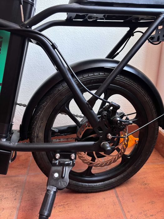 Bicicleta elétrica semi-nova