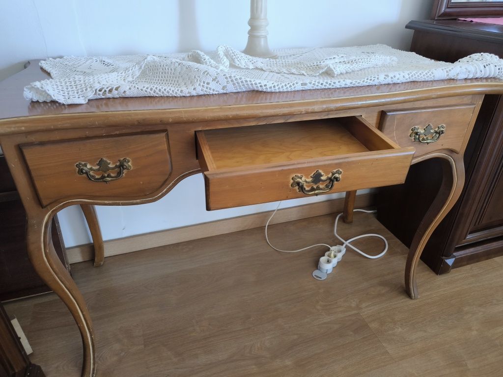 Mesa antiga de apoio