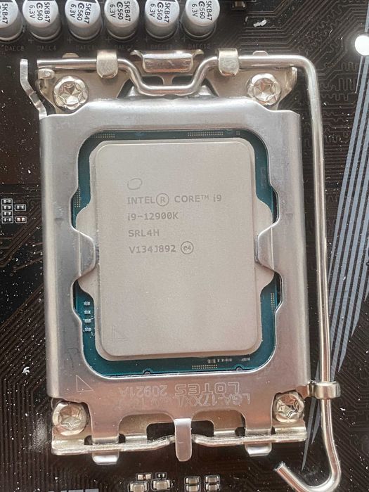 Процесор Intel Core i9 12900k LGA 1700 16 Ядер 24 Потоки