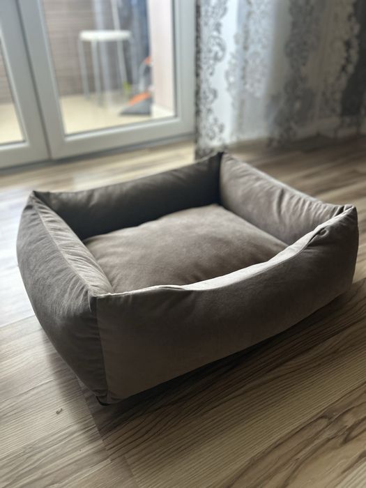 Лежанка для собак та котів