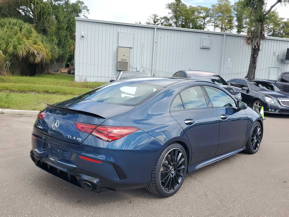 Mercedes-Benz CLA      2022