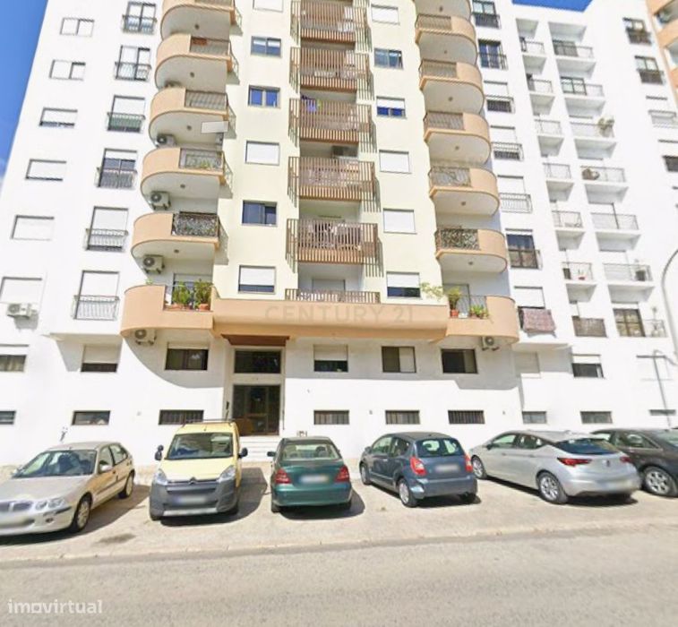Apartamento T0 em Vanicelos – Rés-do-Chão alto em prédio com elevador