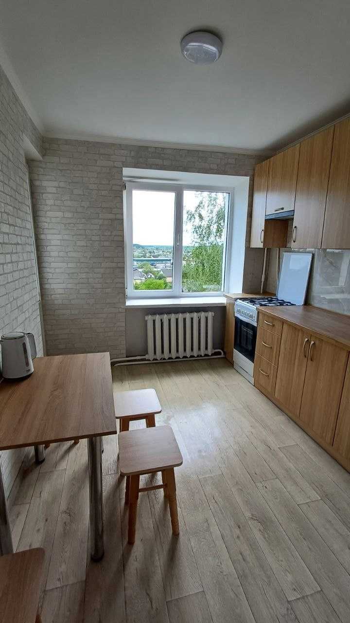 Продається 3-х кімнатна квартира в м. Звягель, вул. Шевченка 76.
