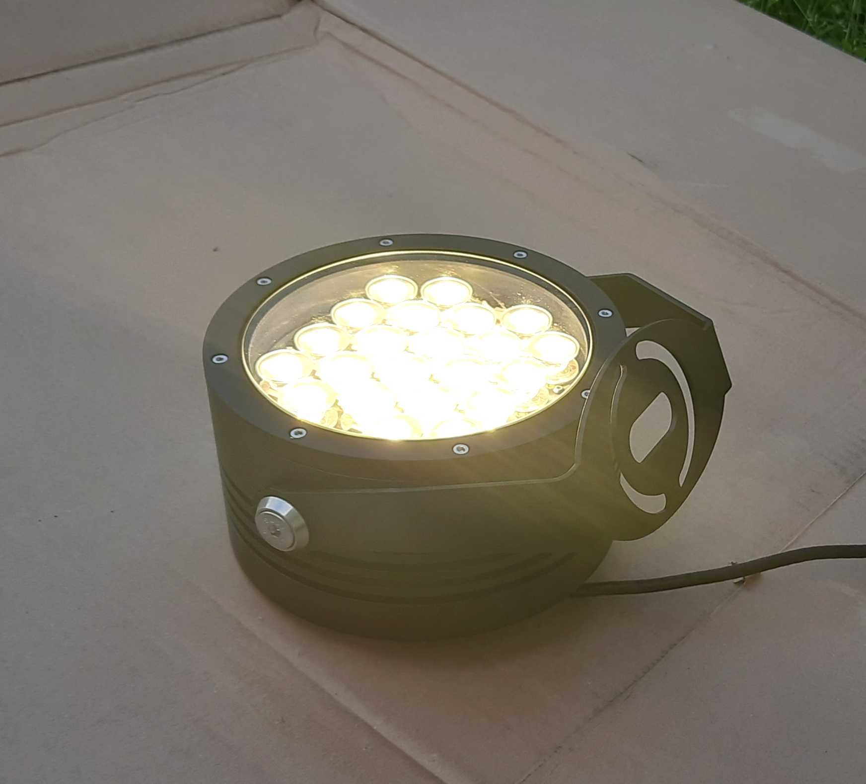 Lampa LED do oświetlania elewacji