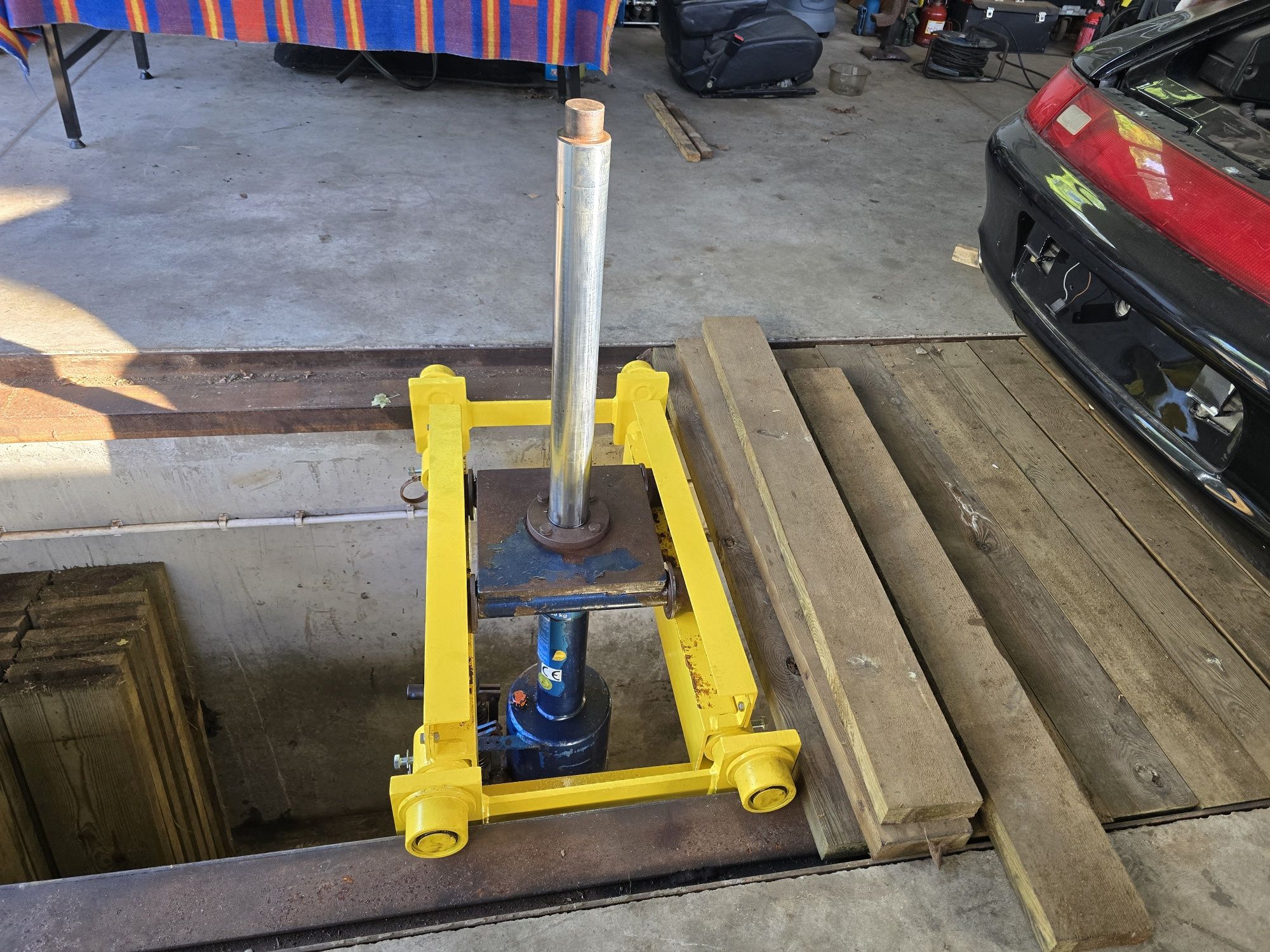 Podnośnik kanałowy hydrauliczny KIRSTEN 11t