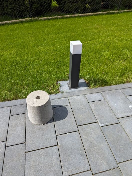 Podstawy betonowe pod lampy ogrodowe