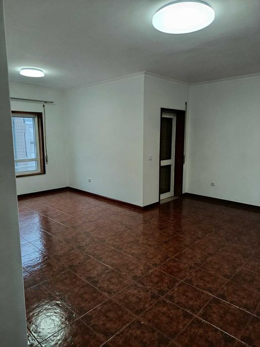 T 2   ARRENDA-SE  Maia Centro