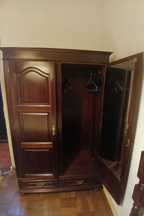 Vendo Guarda Fatos para desocupar