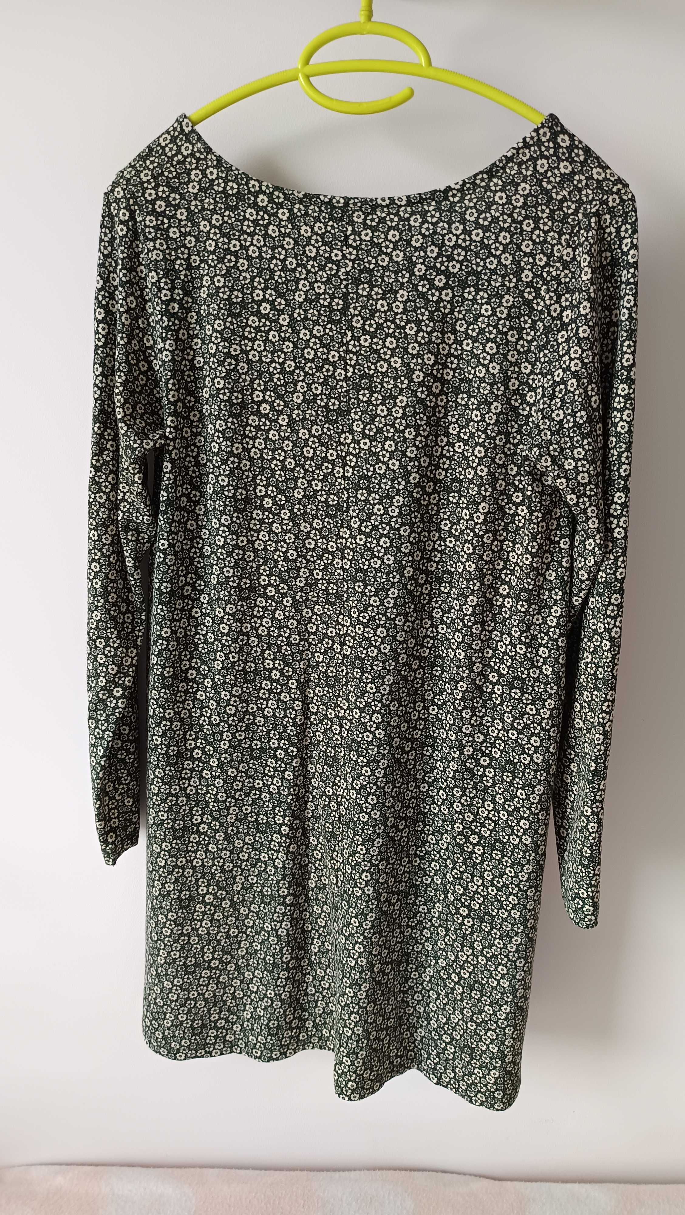 Ciemnozielona sukienka tunika w kwiaty Pull & Bear
