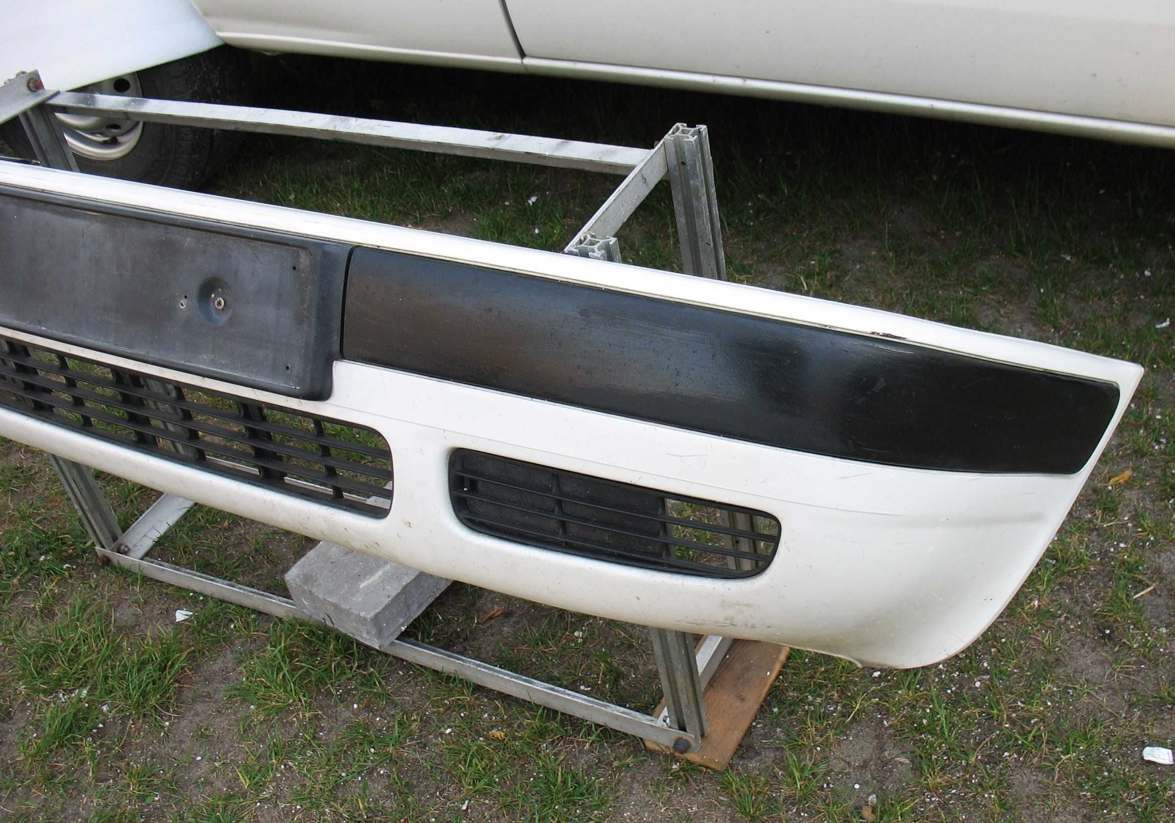 Audi 80 B4 zderzak przód kompletny LB9A