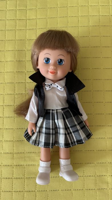 Lalka z długimi włosami