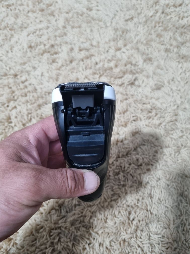 Продам электро бритву PHILIPS