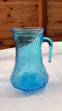Śliczny,błękitny szklany dzbanek do napojów,Finlandia,lata 70-te.