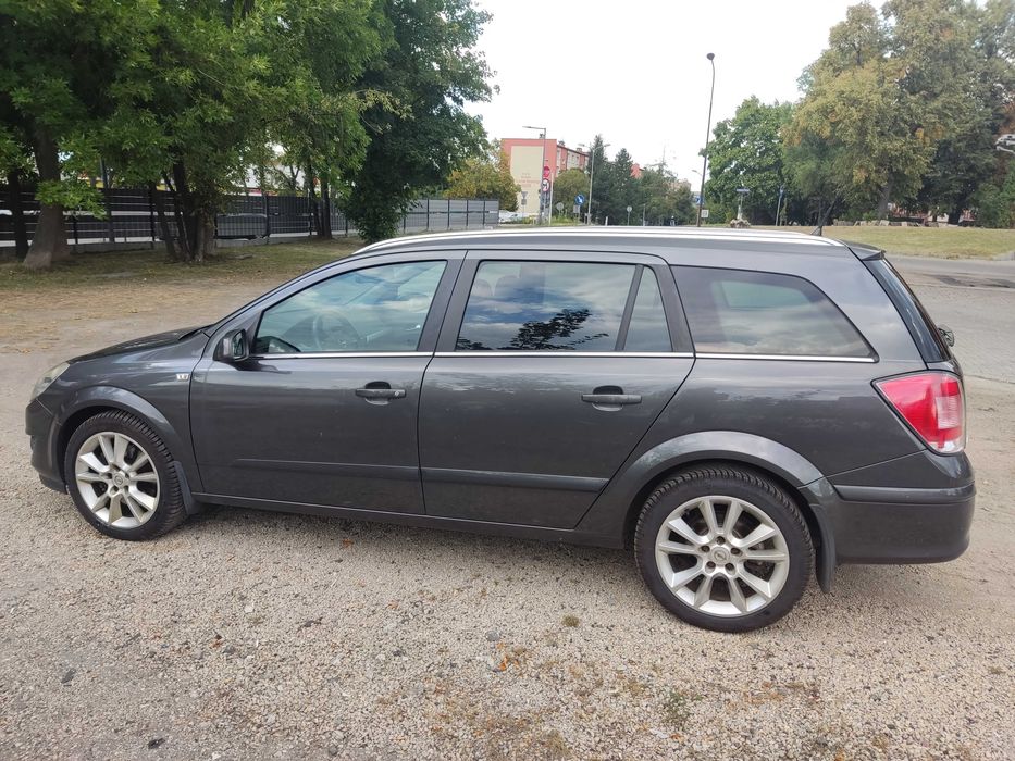 Opel Astra H 1,6 180KM 2009 kombi ,przebieg 239000