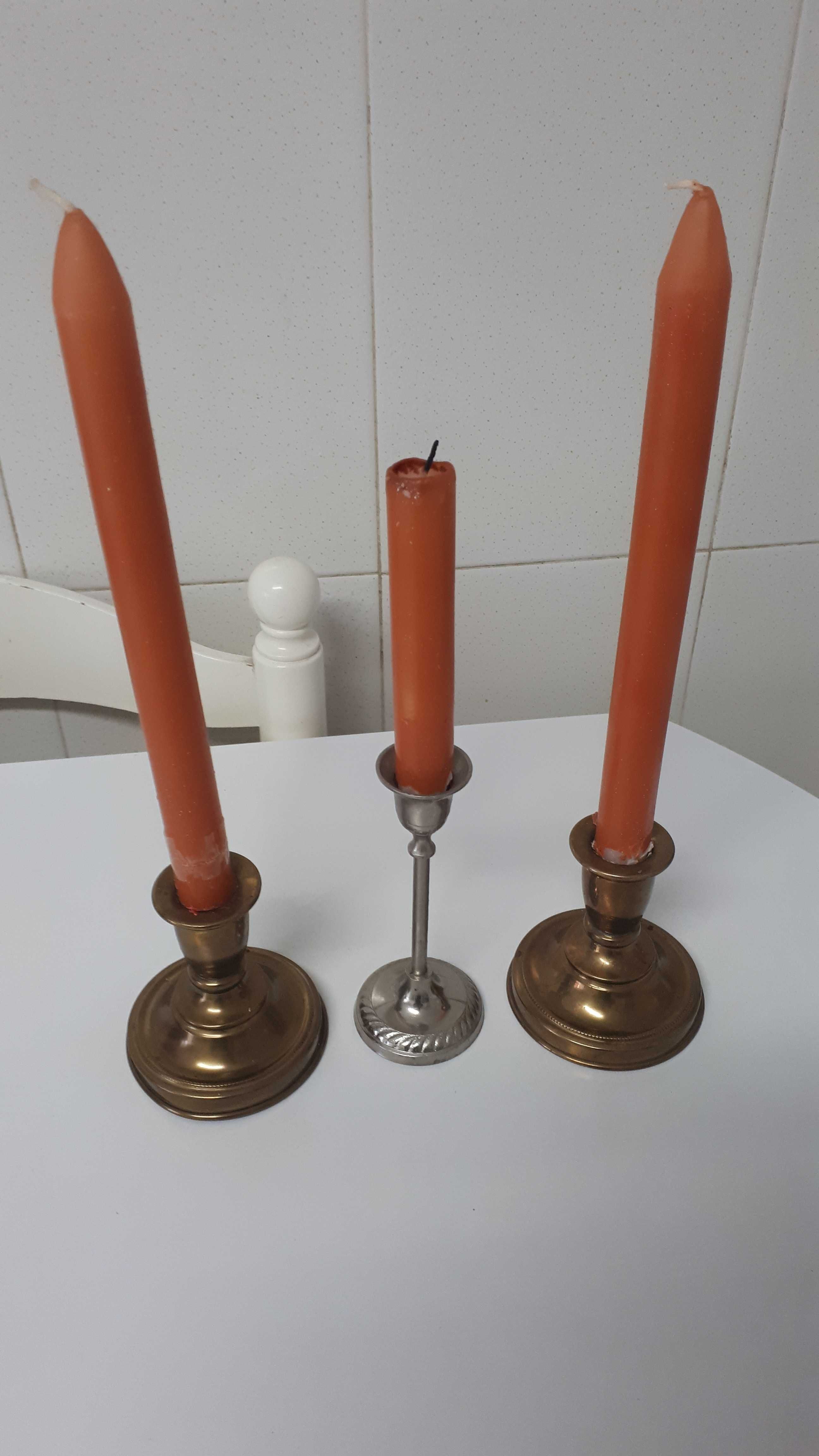 Castiçais com velas 3 unidades