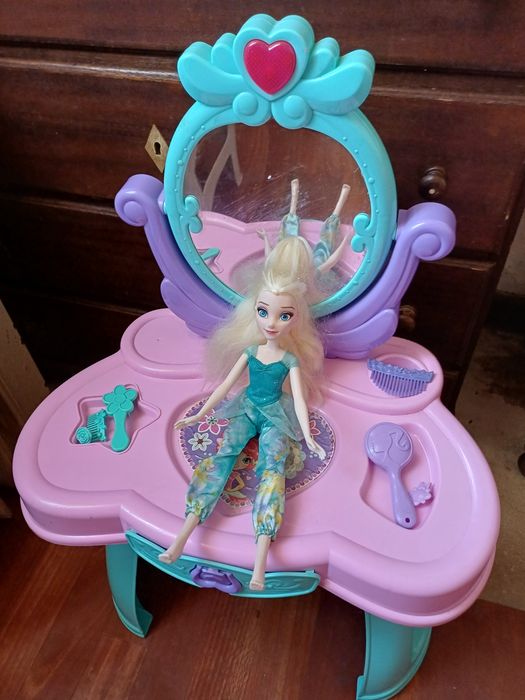 Conjunto de toucador e boneca Elsa