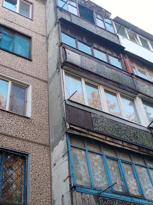 Продам 2х комнатну вул Мухиной 6 ( район Дружбы)