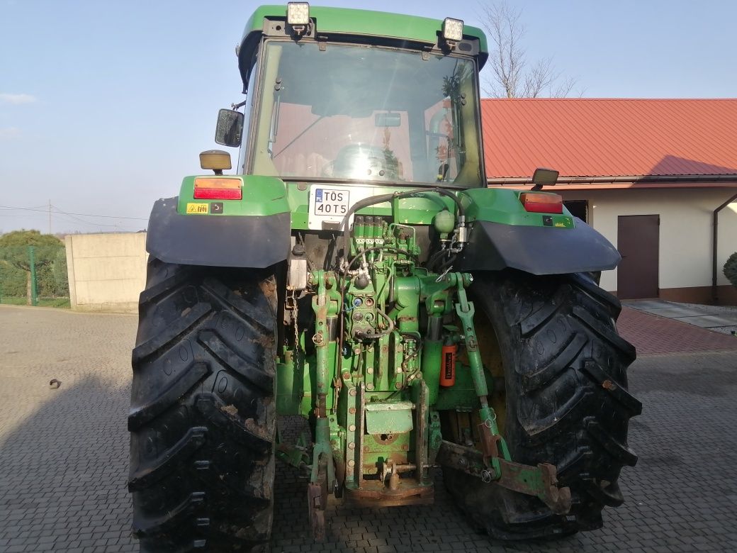 Ciągnik John Deere 7600