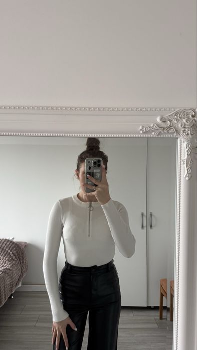 Вʼязана кофтинка на блмскавці, розмір S