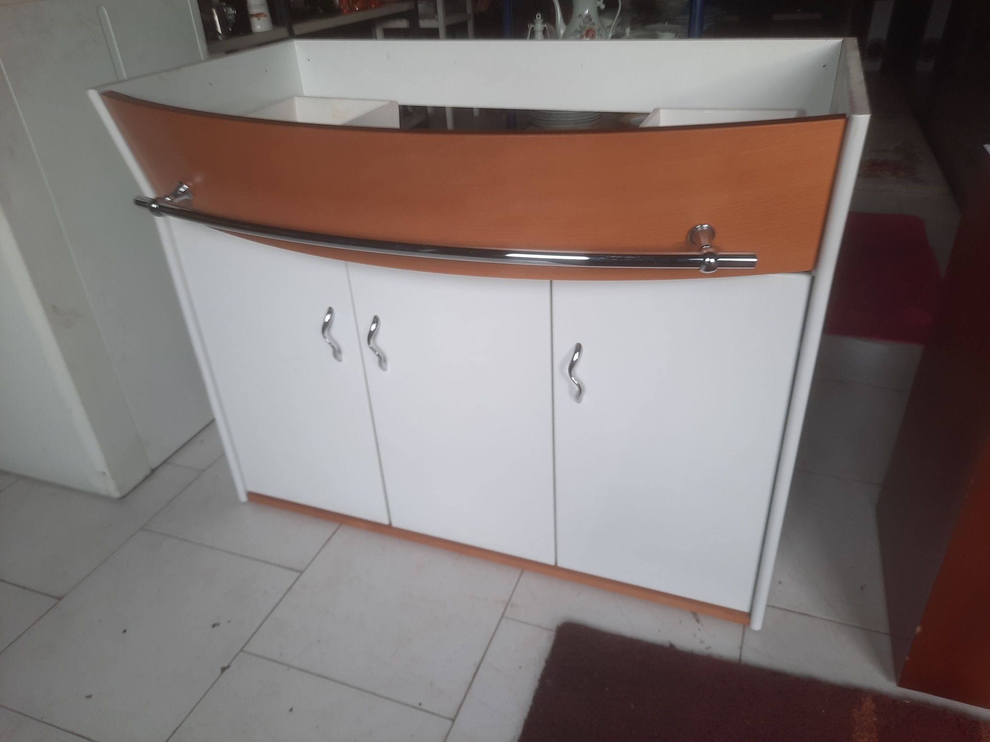Móvel de casa de banho. Sem a parte de cima.