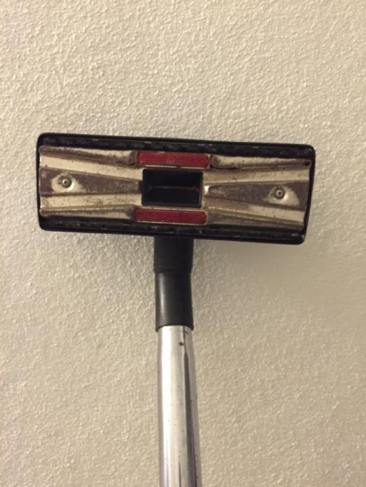 Cano em metal +escova de aspirador usado