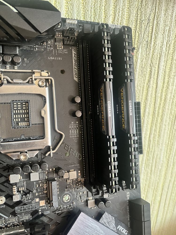 Asus ROG Strix Z390-F Gaming, 32gb DDR4 Corsair ігровий комплект