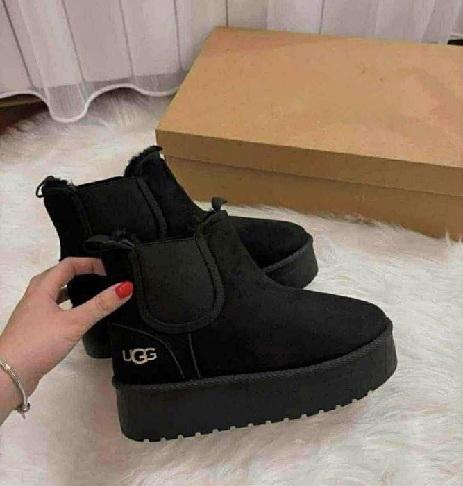 Botki śniegowce UGG damskie czarne na platformie