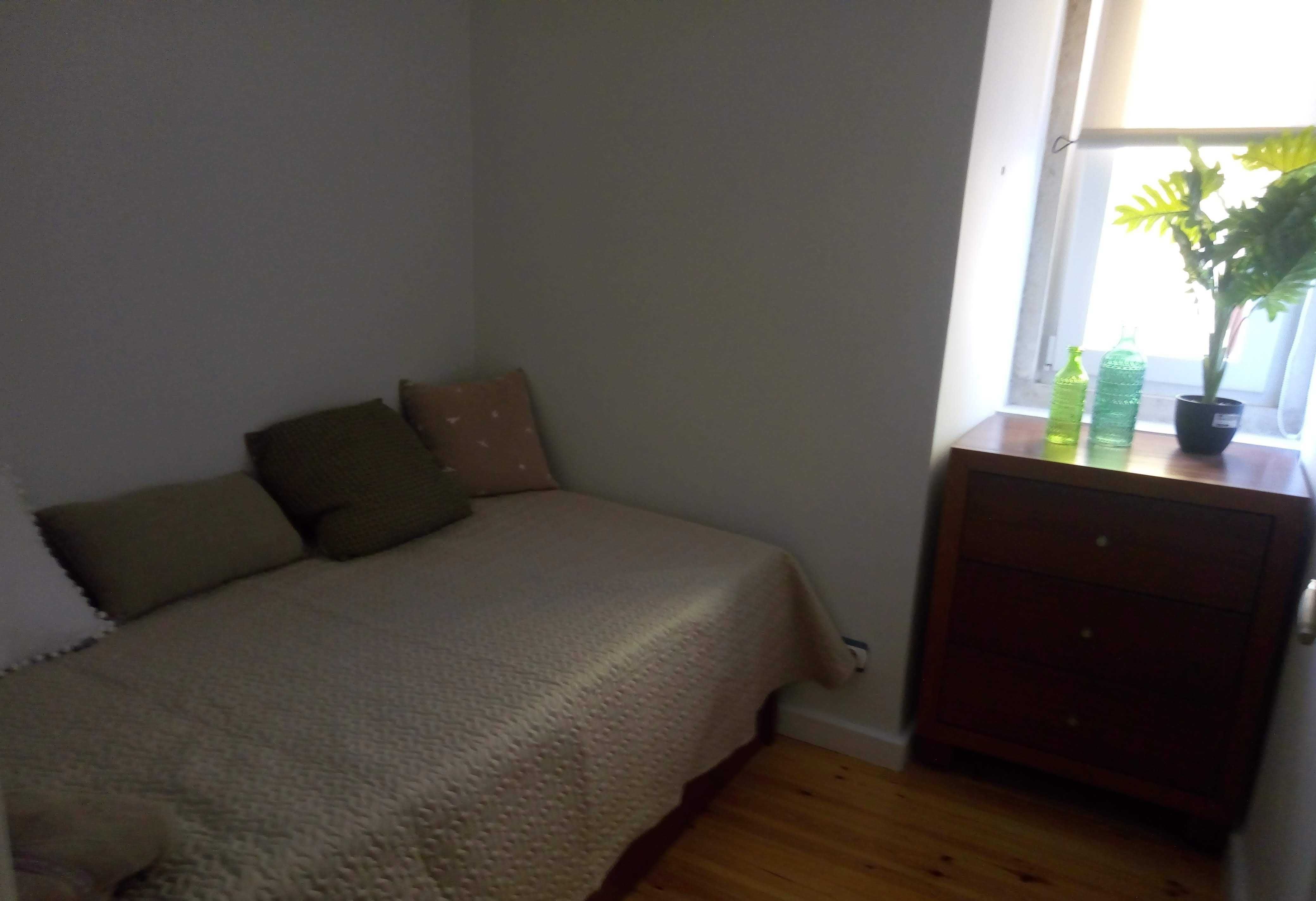 Apartamento T2, mobilado, junto ao Polo 1
