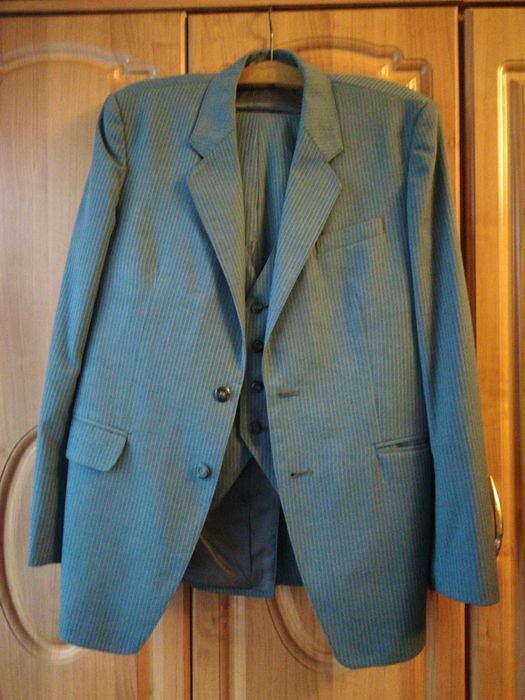 Костюм мужской тройка серый в полоску размер 48