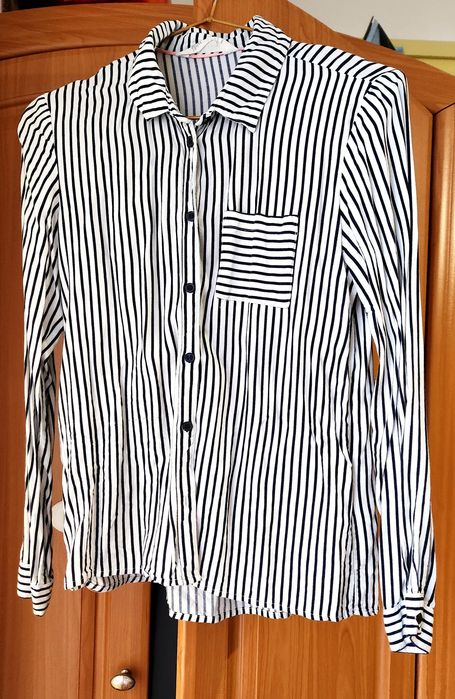 Сорочка чорно біла,  в полоску