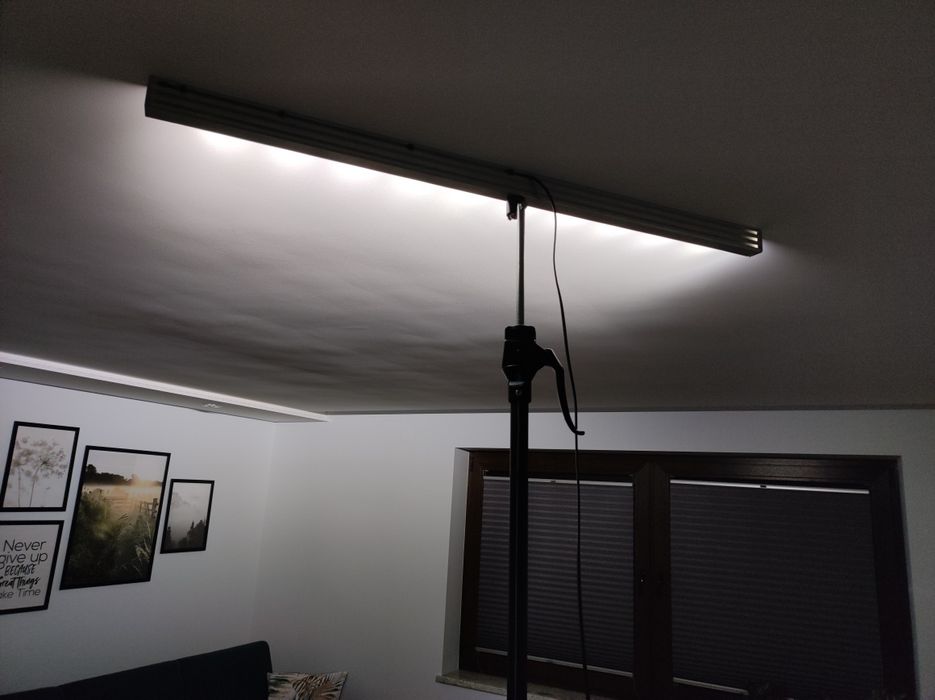 Akumulatorowa lampa smugowa do gładzi Makita DeWalt Milwaukee Bosch