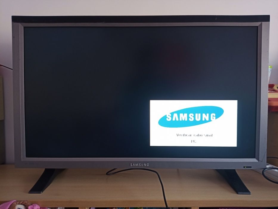 Samsung SyncMaster 400PX 40" LCD flat panel display _ Profissional