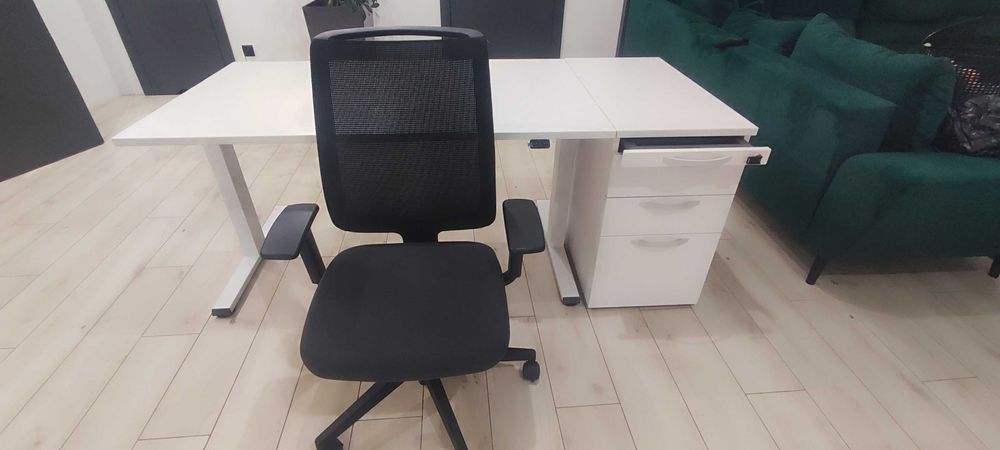 Zestaw elektryczne biurko, kontenerek i fotel