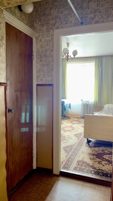 Продається трикімнатна квартира