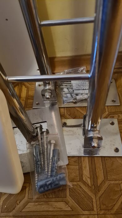 Barierki siedzisko rozkładane prysznic dla osoby niepełnosprawnej