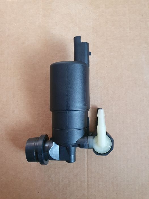 Моторчик в бачок омивача насос омывателя помпа Renault Peugeot Nissan