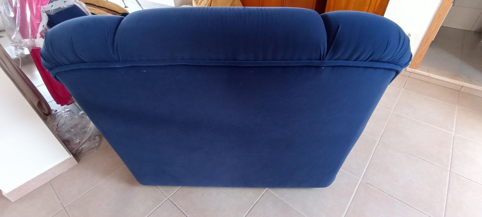 Sofá tecido courtisane azul
