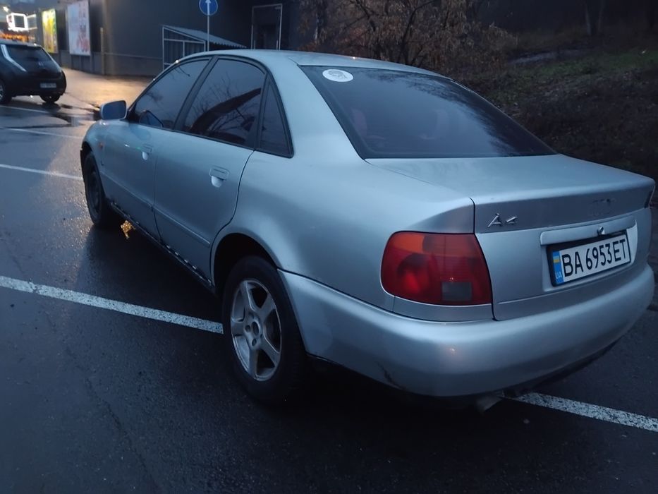 Ауди, Aydi А 4 ,газ- бензин