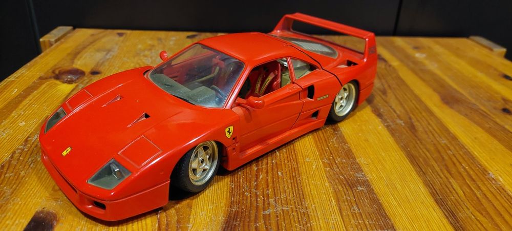 Model 1 18 Ferrari F40 Bburago Zlom