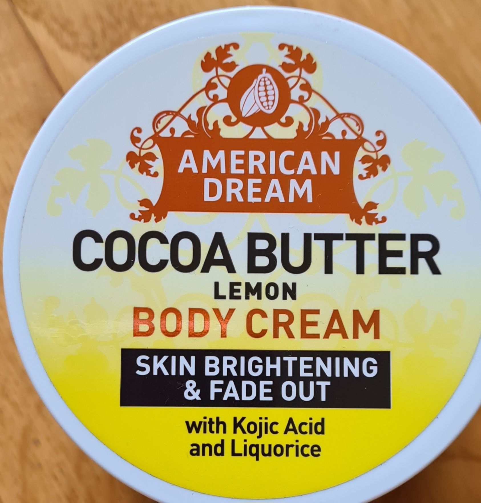 Do suchej skóry Cocoa butter lemon body cream.
