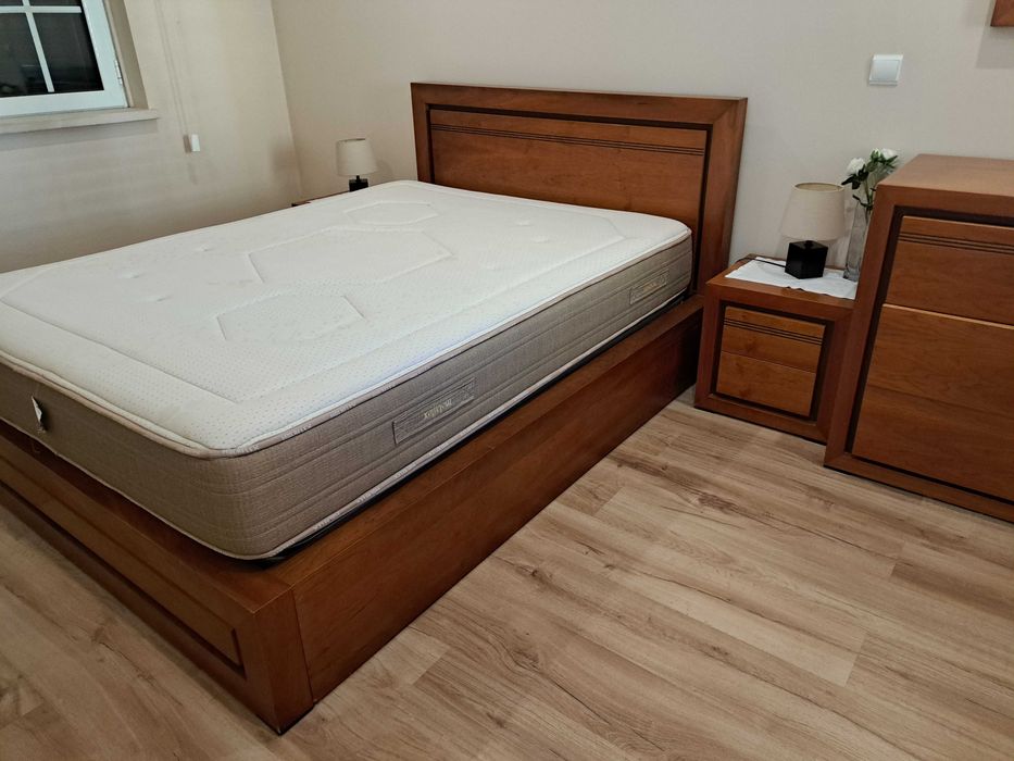 Quarto de Casal como novo adquirido em Paços de Ferreira