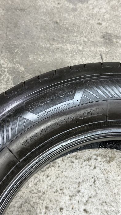 Pneus 195/65r15 GoodYear EfficientGrip Performance 2 com 80% de piso