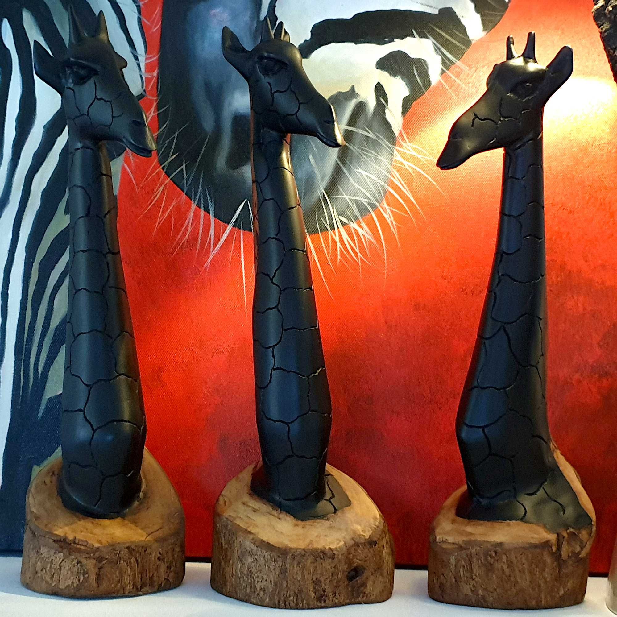 Conjunto de 3 esculturas de girafa em madeira feitas de tronco madeira