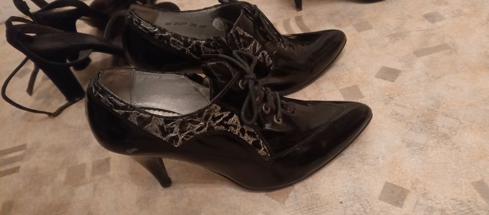 Полуботи лакові 38р