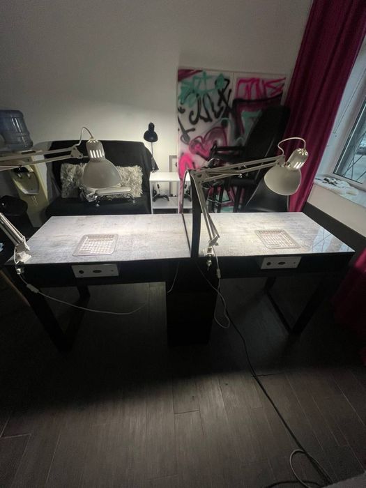 Мвнікюрний стіл