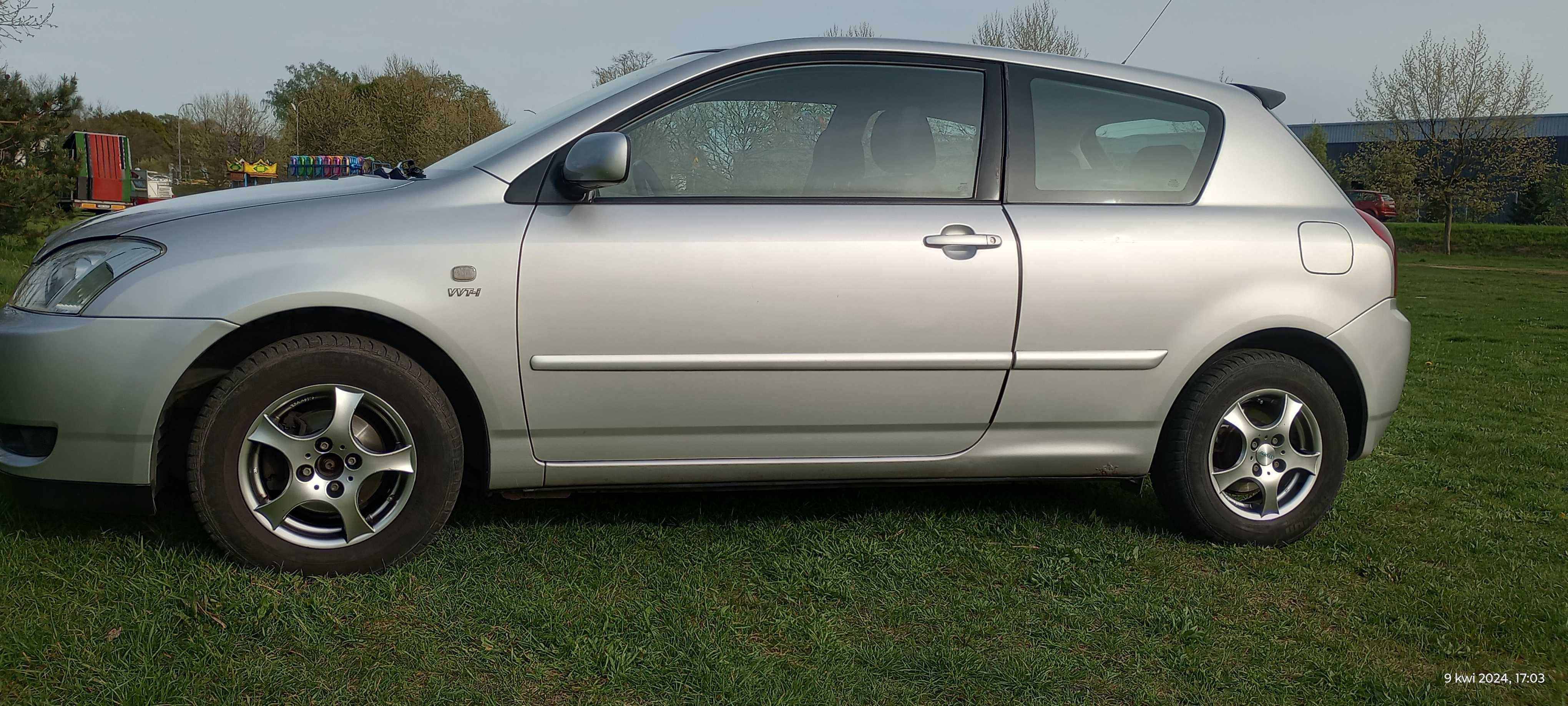 Toyota Corolla  2003r. 1.6 benzyna